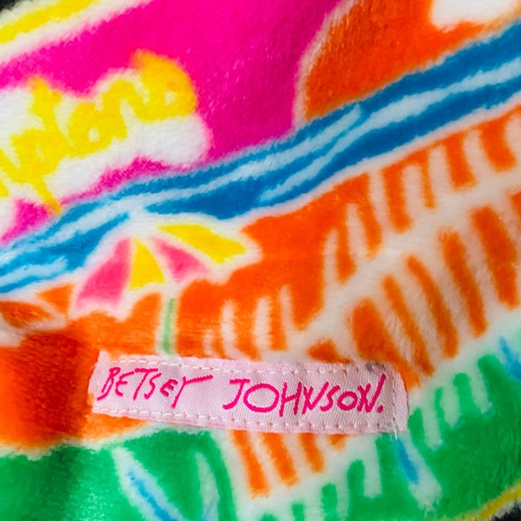 Betsey Johnson Dream Vacation Plush Throw Blanket NWT Maui NY LA St Barts Miami - Picture 6 of 10